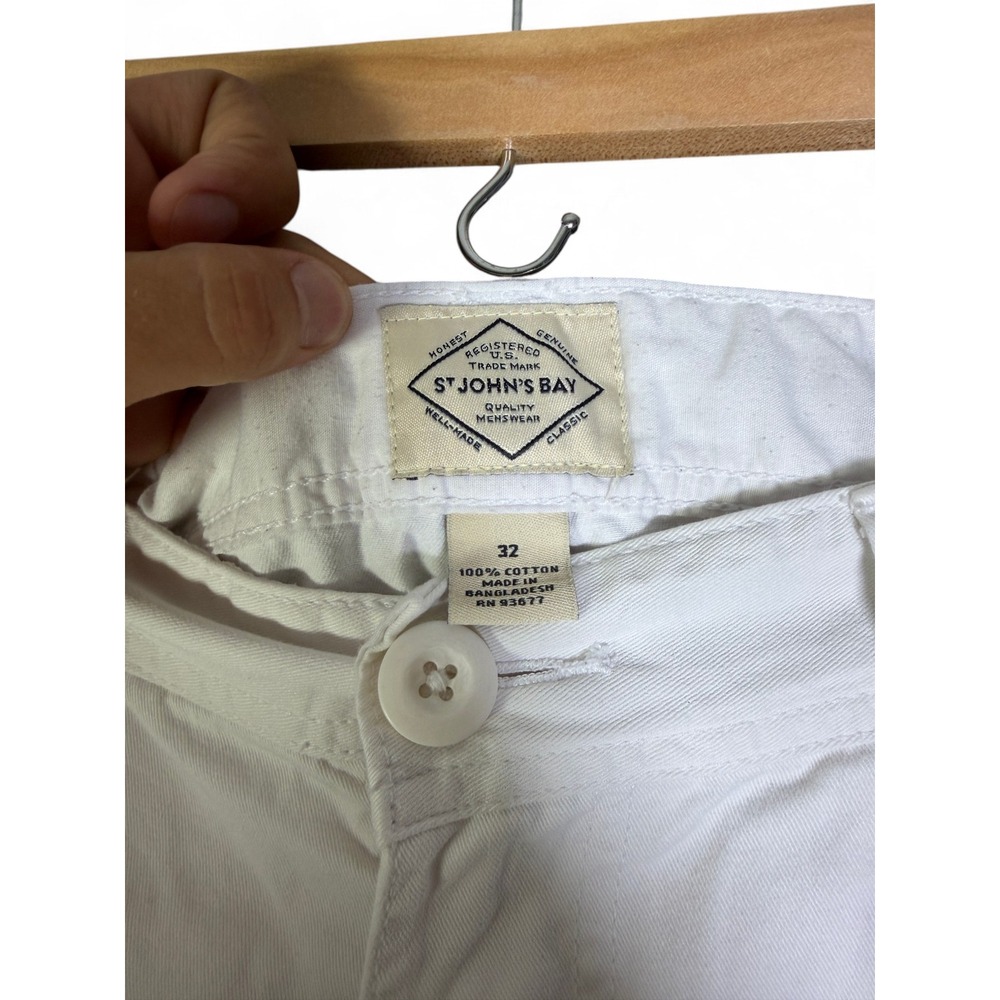 St Johns Bay Mens White Cotton Cargo Shorts Size 32 Relaxed Fit Utility Summer - Picture 3 of 4